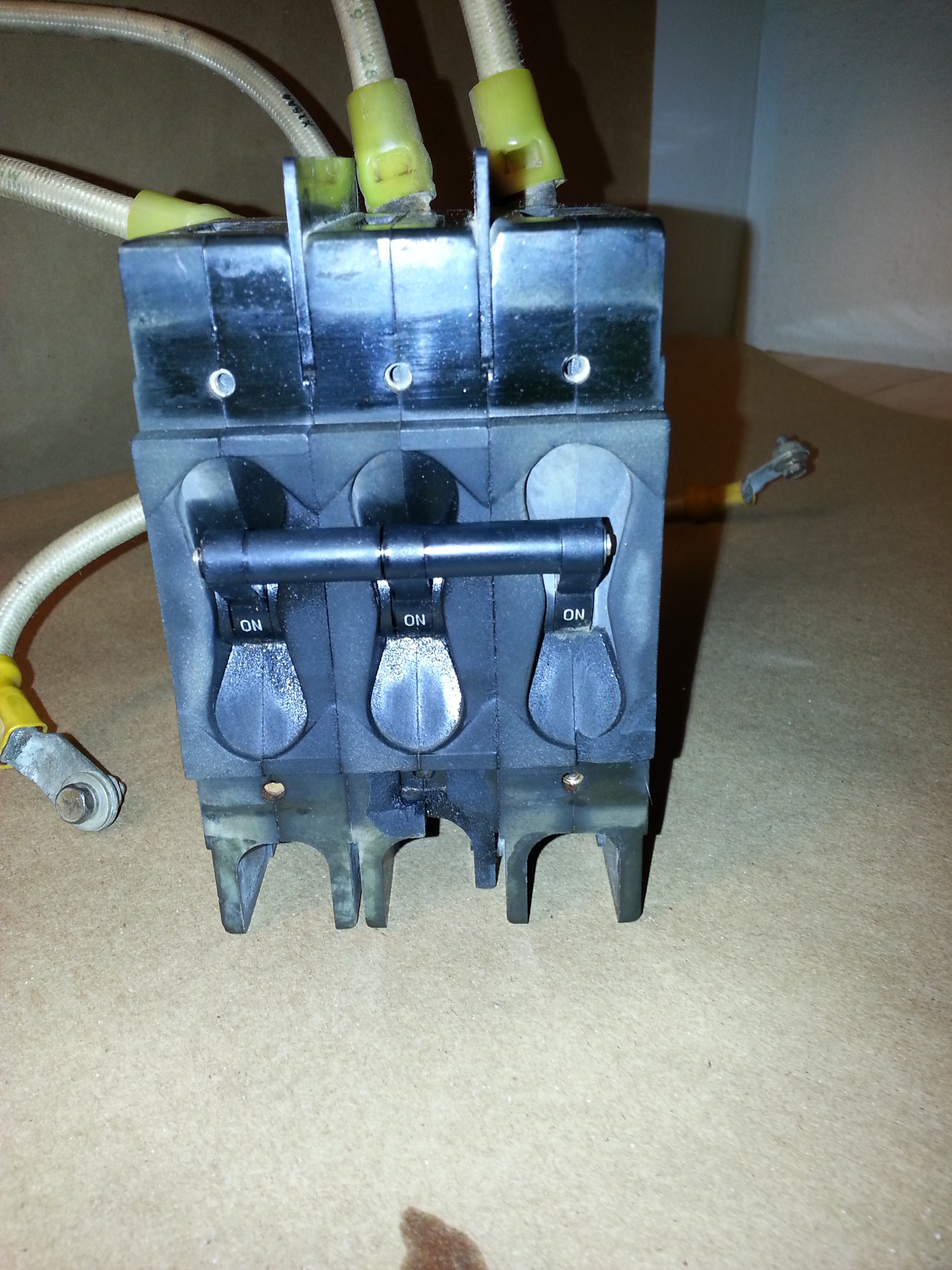 MEP002AMEP003A Main Circuit Breaker Onan 3200462, Eaton CD3Z1421 ⋆